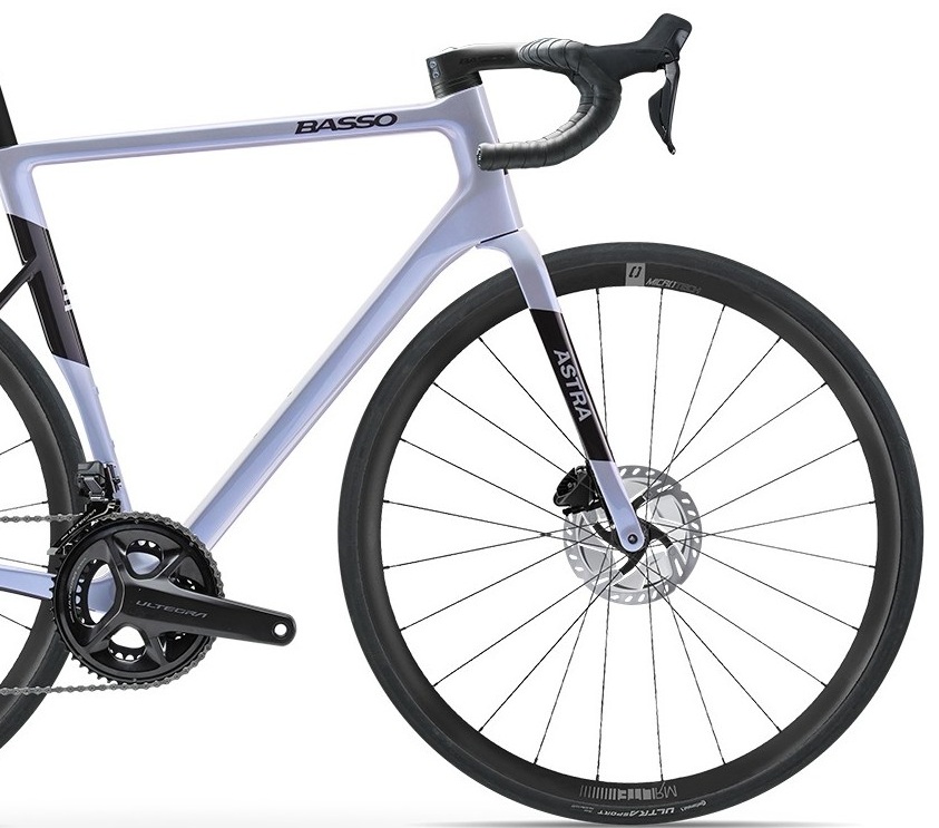 BASSO Astra Shimano Ultegra Di2 Microtech MRlite Black Opal Všestranné karbonové silniční kolo BASSO Astra v elegantním laku Black Opal s elektronickým řazením