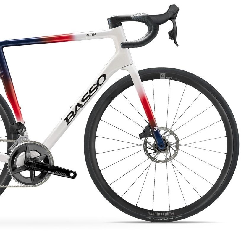 BASSO Astra SRAM Rival eTap AXS Microtech MrLite Chroma White Italské karbonové kolo BASSO Astra v perleťově bílé barvě Chroma White