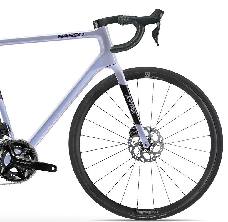 BASSO Astra Shimano 105 Di2 Microtech MrLite Black Opal 2026 BA26ASD32.1 Italské karbonové silniční kolo BASSO Astra v luxusní černé barvě Black Opal