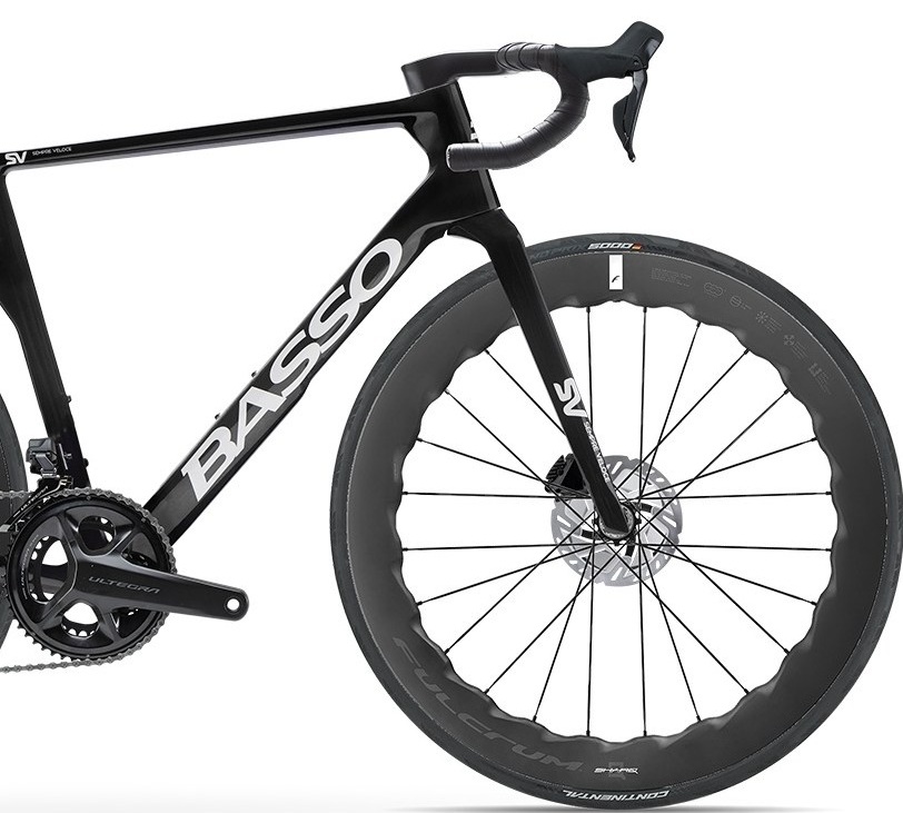 Italské aerodynamické karbonové silniční kolo BASSO SV s koly Fulcrum Sharq v černé barvě Pure Black