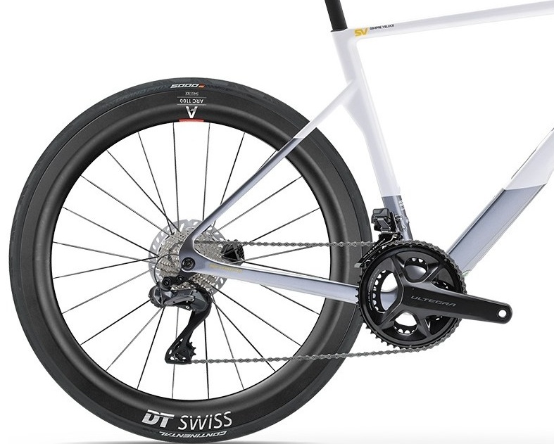 Italské aerodynamické karbonové silniční kolo BASSO SV s koly DT Swiss ARC 1100 v barevném provedení Elan