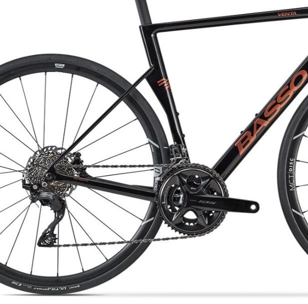 Italské karbonové silniční kolo BASSO Venta R se sadou Shimano 105