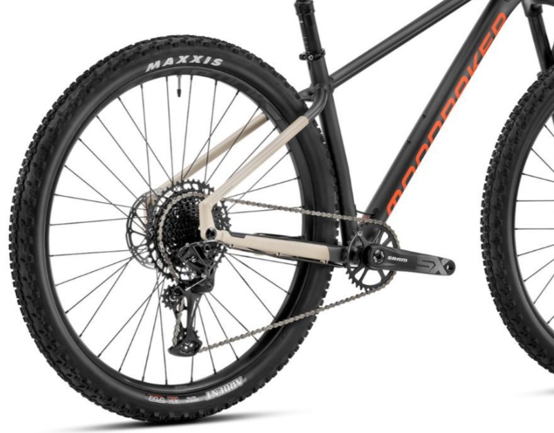 Downcountry celoodpružený hardtail Mondraker Chrono DC v šedo-oranžovém provedení