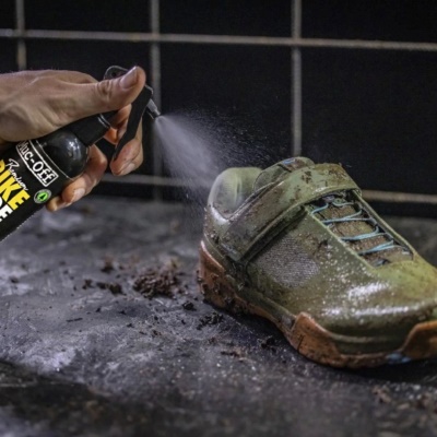 MUC-OFF - čistič obuvi Premium Bike Shoe Cleaner 250 ml (1)