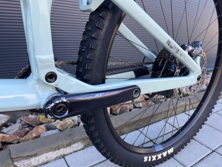 Testovací celoodpružené kolo - FOCUS - JAM 6.9 29" Sky Grey 47 XL (5)