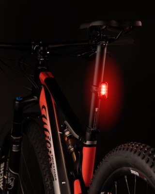 FORCE - zadní blikačka PILL 12 LM, 3 x LED, USB (3)