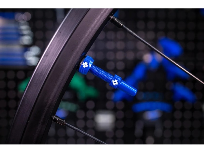 MUC-OFF - bezdušové ventilky TUBELESS PRESTA VALVE KIT V2 60 mm, modrá