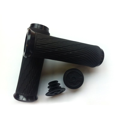 SRAM - gripy Locking pro otočné řazení 122mm černé s černou obj. a zátkami SRAM - gripy Locking pro otočné řazení 122mm černé s černou obj. a zátkami