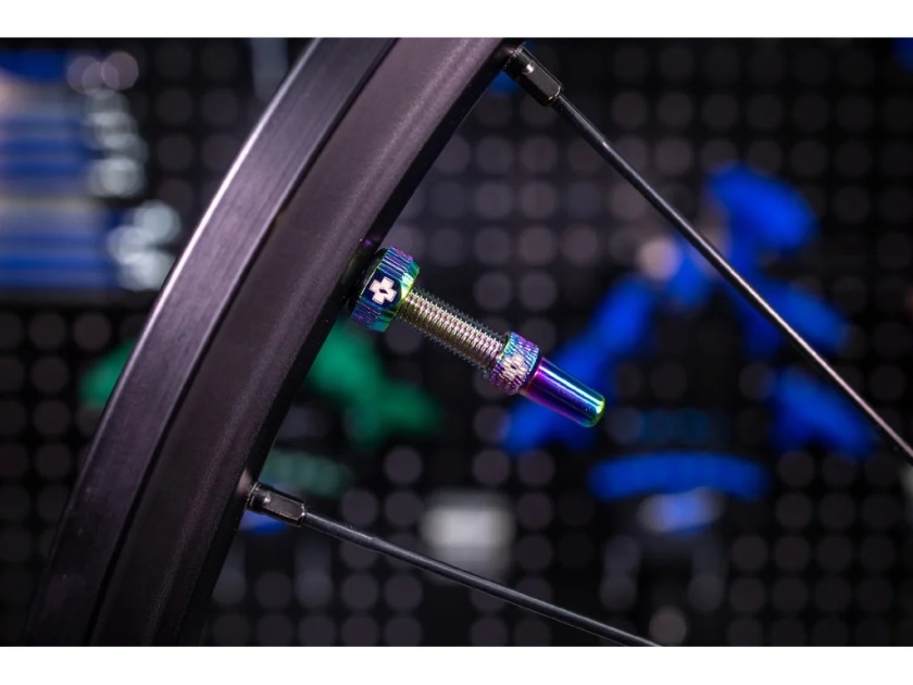 MUC-OFF - bezdušové ventilky TUBELESS PRESTA VALVE KIT V2 60 mm, duhová