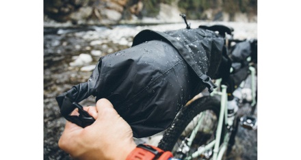 TOPEAK - rolovací brašna na sedlovku BACKLOADER 6 l černá (3)